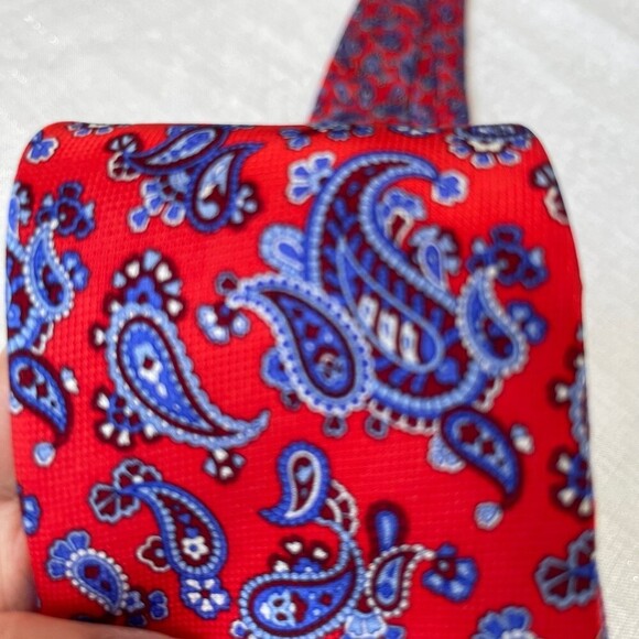 Croft&Barrow Paisley silk Tie. Red - Picture 7 of 8